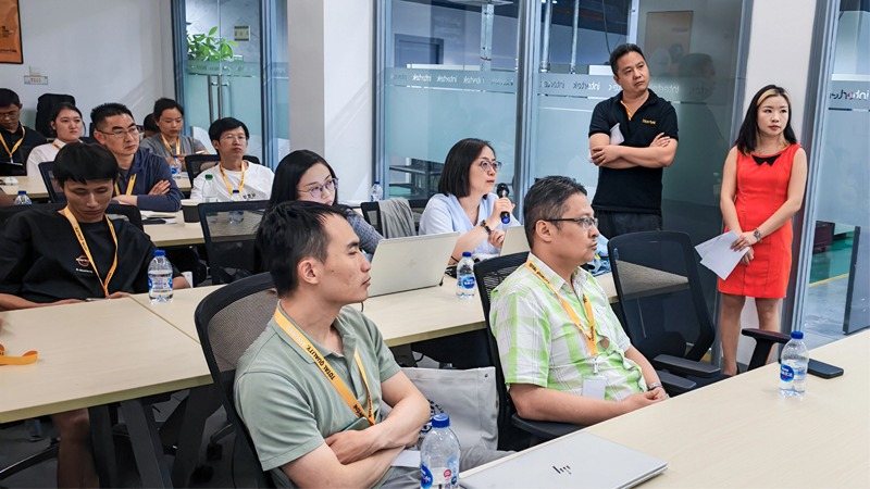 汽車材料耐候老化與光照測(cè)試技術(shù)培訓(xùn)現(xiàn)場(chǎng)照片2