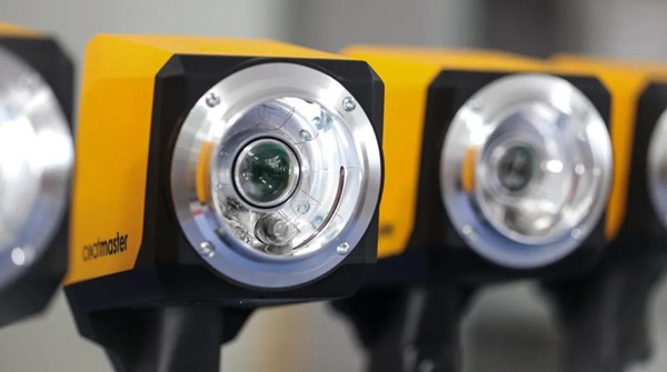 涂魔師無(wú)接觸膜厚測(cè)厚儀可輕松應(yīng)對(duì)各種工業(yè)環(huán)境